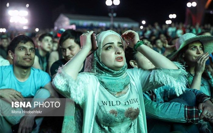 تصاویر/ تماشای بازی‌های جام‌جهانی در «فن‌فست» کازان