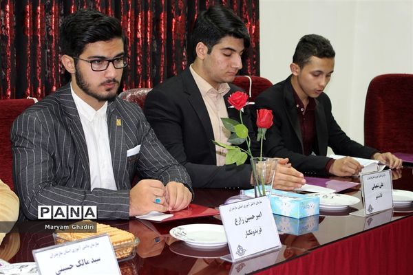 نخستین نشست اعضای دوره جدید شورا و مجلس دانش‌آموزی مازندران