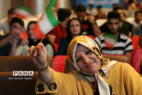 تماشای بازی ایران و اسپانیا در جزیره کیش