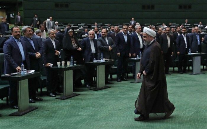 نماینده مجلس: قاطعانه باید از دولت حمایت کنیم