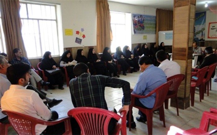 جلسه مدیران دوره ابتدایی شهرستان سمیرم برگزار شد