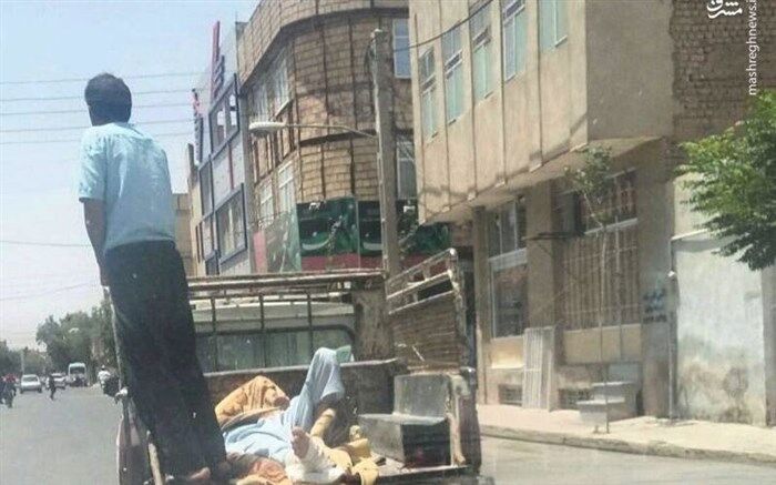 تصویر/ انتقال بیمار با وانت در قم!