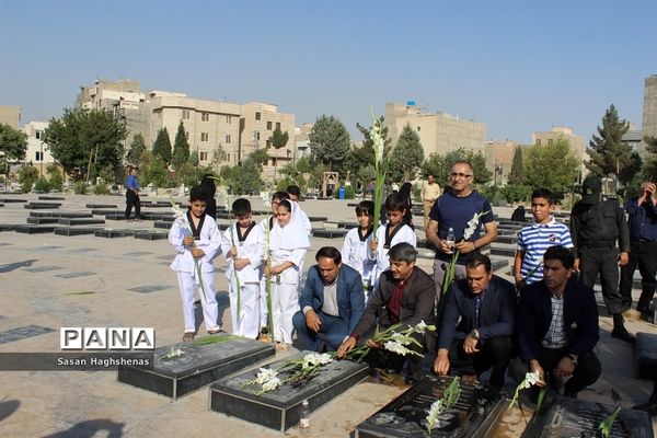 مراسم عطر افشانی قبورشهدا، گرامیداشت هفته قوه قضائیه در اسلامشهر