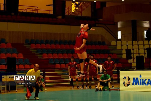 مسابقات قهرمانی والیبال نوجوانان آسیا در تبریز/ژاپن 3 -0– چین