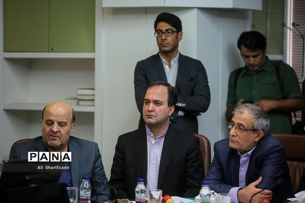 نشست خبری وزیر صنعت،‌ معدن و تجارت