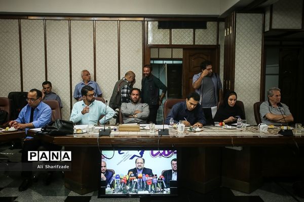 نشست خبری وزیر صنعت،‌ معدن و تجارت