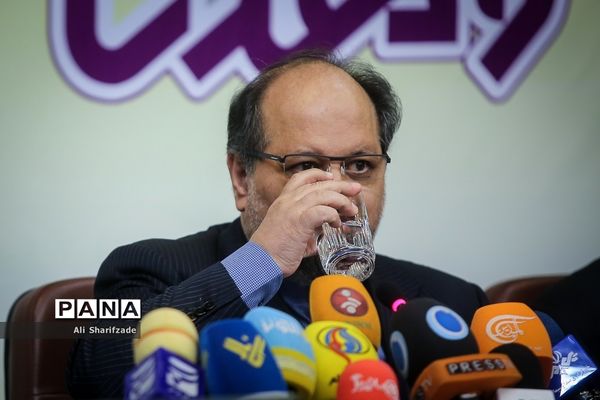 نشست خبری وزیر صنعت،‌ معدن و تجارت