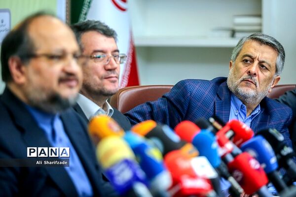 نشست خبری وزیر صنعت،‌ معدن و تجارت