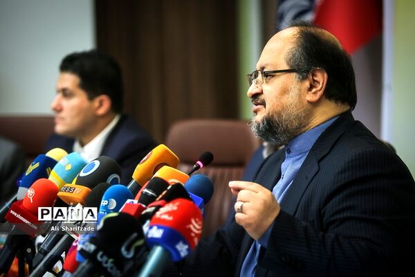 نشست خبری وزیر صنعت،‌ معدن و تجارت