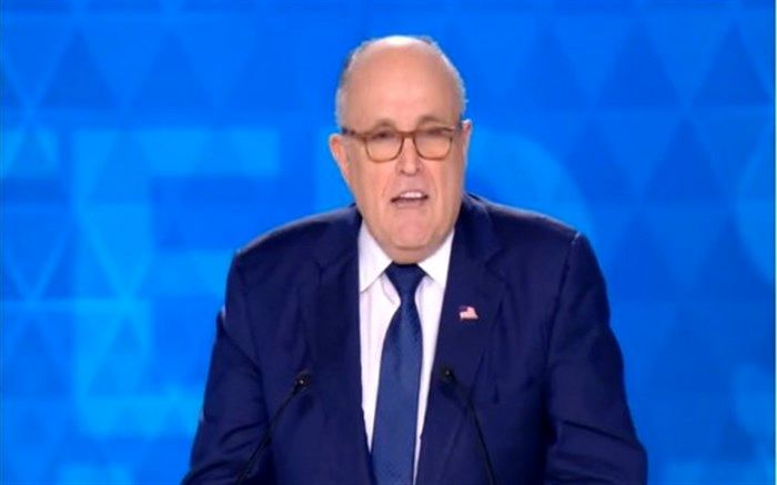 مشاور ترامپ در جمع منافقین درباره ایران چه گفت؟