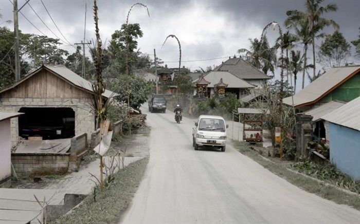 تصاویر/ وقتی فوران آتشفشان فرودگاه بالی را تعطیل کرد