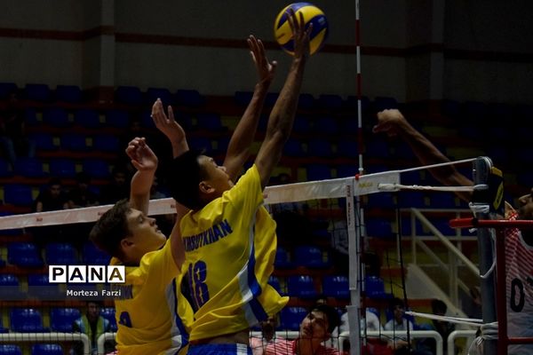 مسابقات قهرمانی والیبال نوجوانان آسیا در تبریز؛ هند- قزاقستان