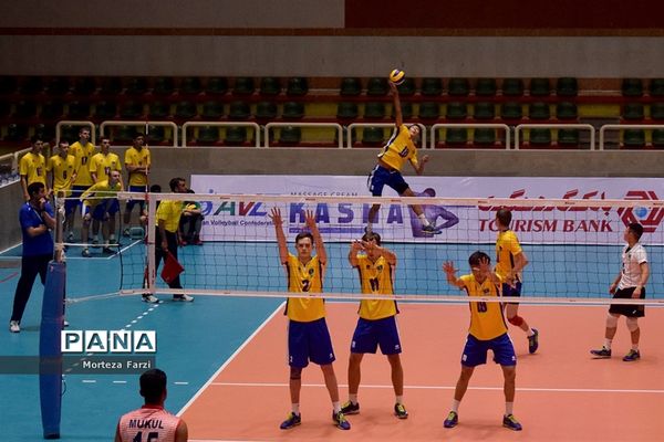 مسابقات قهرمانی والیبال نوجوانان آسیا در تبریز؛ هند- قزاقستان