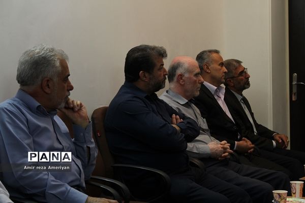 نشست صمیمی جانبازان شیمیایی با نماینده ولی فقیه در استان سمنان