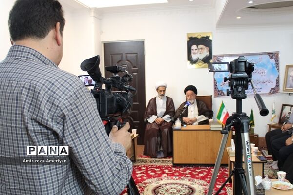نشست صمیمی جانبازان شیمیایی با نماینده ولی فقیه در استان سمنان