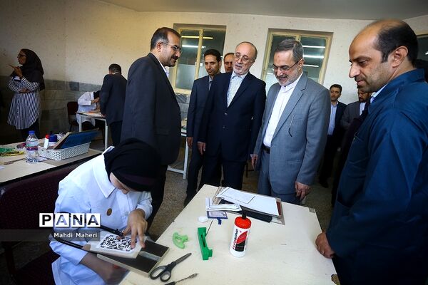 بازدید وزیرآموزش‌ و پرورش از شانزدهمین دوره مسابقات کشوری علمی و کاربردی