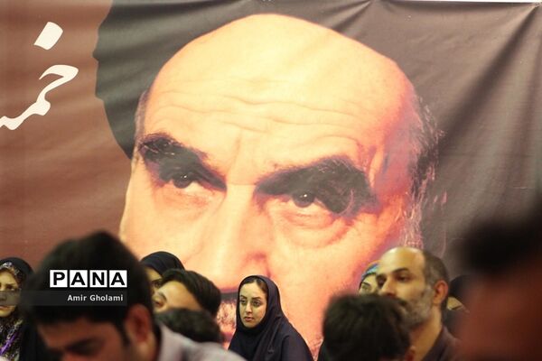 دیدار برگزیدگان کنگره ملی پرسش مهرهجدهم با سید حسن خمینی