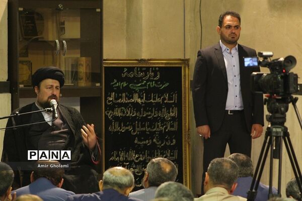 دیدار برگزیدگان کنگره ملی پرسش مهرهجدهم با سید حسن خمینی