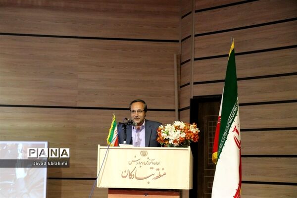 مراسم تجلیل از مدیر سابق آموزش پرورش تبادکان
