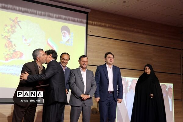 مراسم تجلیل از مدیر سابق آموزش پرورش تبادکان