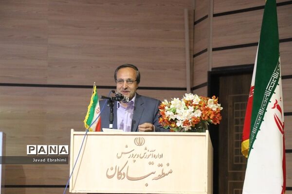 مراسم تجلیل از مدیر سابق آموزش پرورش تبادکان