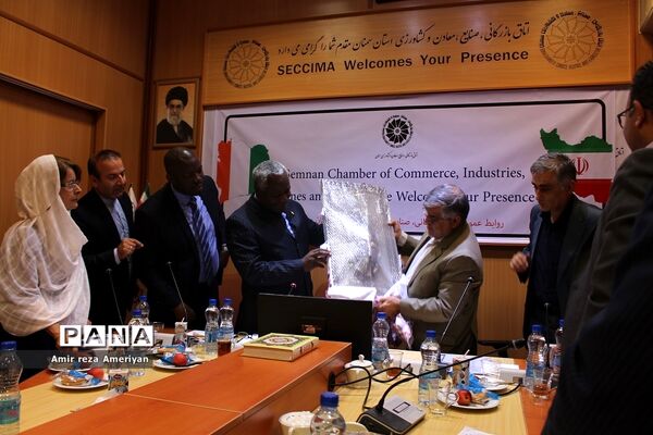 نشست کاردار سفارت کشور ساحل‌عاج در جمهوری اسلامی ایران با فعالان اقتصادی سمنان در اتاق بازرگانی