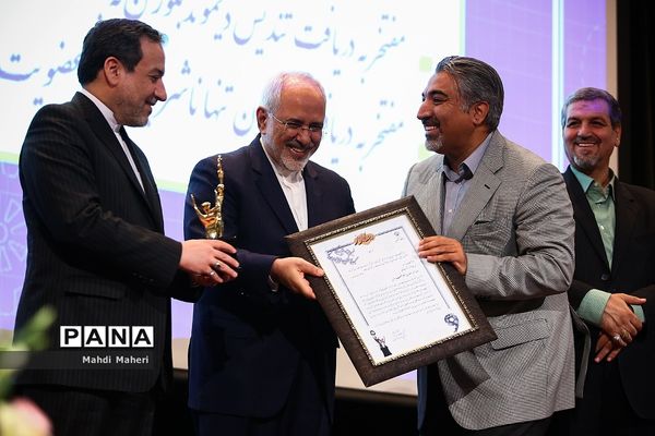 نهمین جشنواره تجلیل و تکریم از کارآفرینان و مدیران اشتغالزای کشور