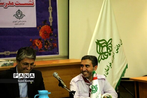 نشست هم اندیشی مدرسان تشکیلات پیشتازان سازمان دانش آموزی خراسان رضوی(1)