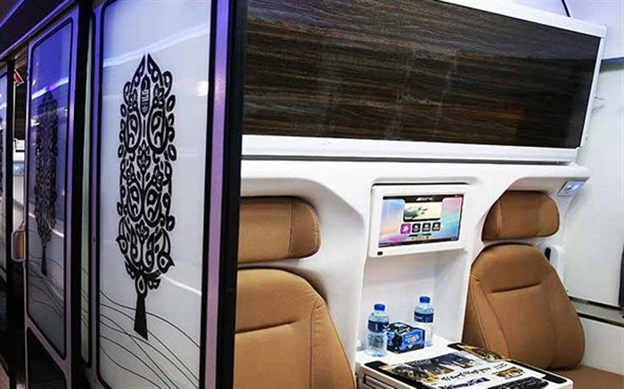 پیامک‌های عاشقانه دختر و پسر روی مانیتورهای قطار مشهد- تهران رفت!