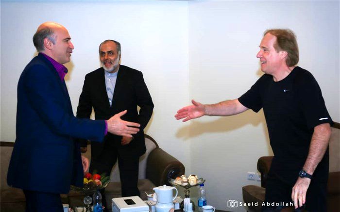 مدیر کل دفتر موسیقی وزارت ارشاد به کنسرت «ریچارد کلایدرمن» آمد