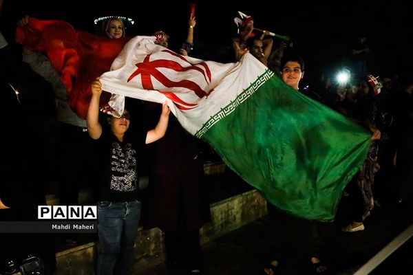 شادی مردم تهران پس از آخرین بازی ایران در جام جهانی