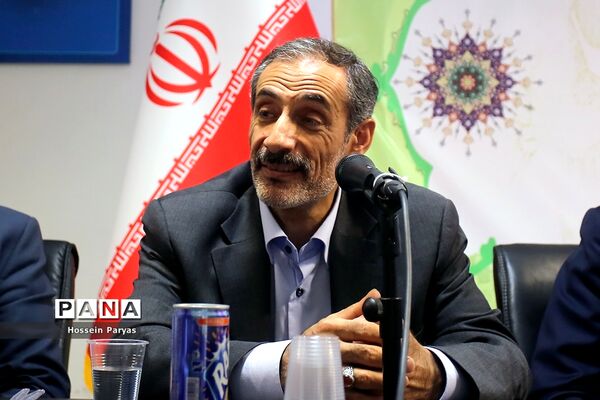 مراسم تکریم و معارفه معاونان پشتیبانی و تامین منابع پیشین و جدید سازمان دانش‌آموزی