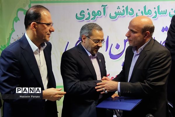 مراسم تکریم و معارفه معاونان پشتیبانی و تامین منابع پیشین و جدید سازمان دانش‌آموزی