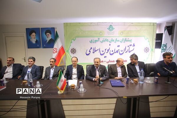 مراسم تکریم و معارفه معاونان پشتیبانی و تامین منابع پیشین و جدید سازمان دانش‌آموزی