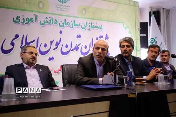 مراسم تکریم و معارفه معاونان پشتیبانی و تامین منابع پیشین و جدید سازمان دانش‌آموزی