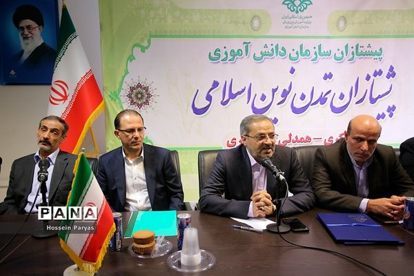 مراسم تکریم و معارفه معاونان پشتیبانی و تامین منابع پیشین و جدید سازمان دانش‌آموزی