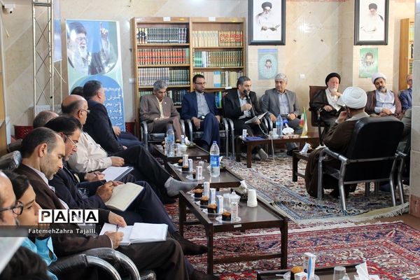 دیدار مدیران استان با نماینده ولی فقیه در استان سمنان