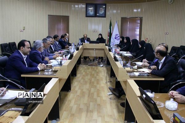 نشست شورای معاونان آموزش و پرورش استان یزد با حضور رضوان حکیم زاده معاون آموزش ابتدایی کشور