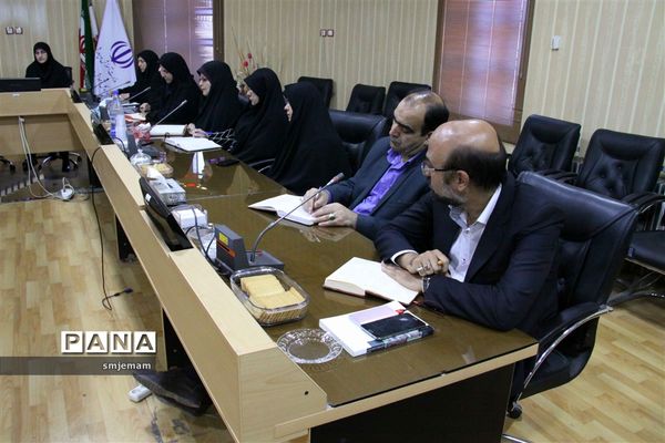 نشست شورای معاونان آموزش و پرورش استان یزد با حضور رضوان حکیم زاده معاون آموزش ابتدایی کشور