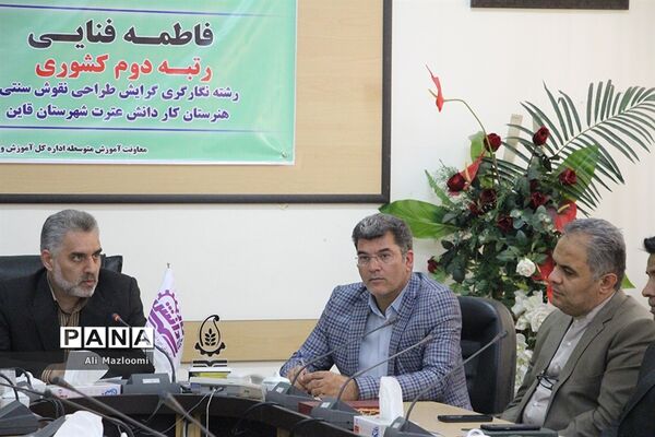 تجلیل از فاطمه فنایی رتبه دوم نگارگری کشور در شهرستان قائن