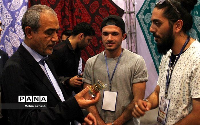 استاندار آذربایجان شرقی تاکید کرد: نقش موثر صنایع دستی در اشتغال‌زایی