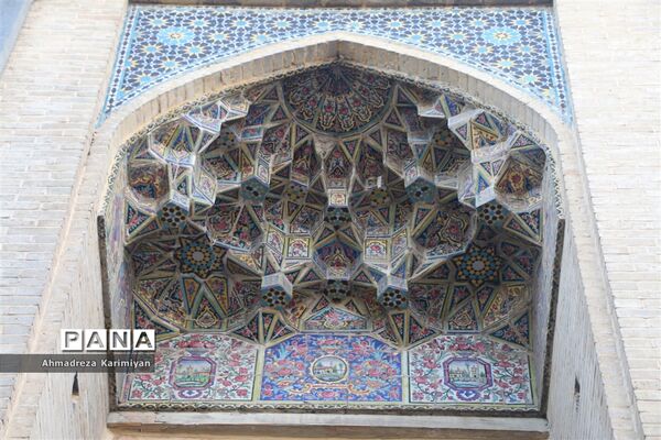 دالان‌های هزار توی بازار وکیل