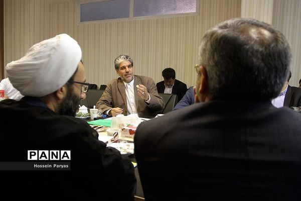 نشست هم‌اندیشی مسئولان سازمان دانش‌آموزی و جمعی از نمایندگان مجلس