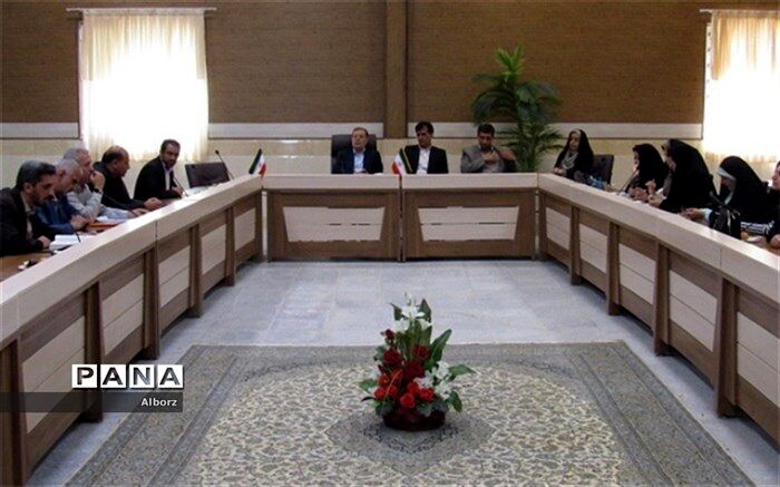 تیم ارزیابی عملکرد ستاد ثبت نام اداره کل استان البرز از مدارس ناحیه 4 کرج بازدید کرد