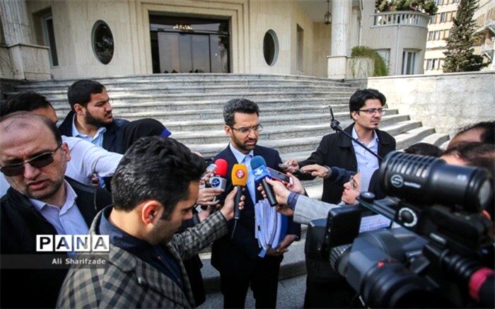 آذری جهرمی: هیچ منعی در شفاف‌سازی دستگاه‌های مخابراتی که ارز دولتی دریافت کرده‌اند نداریم
