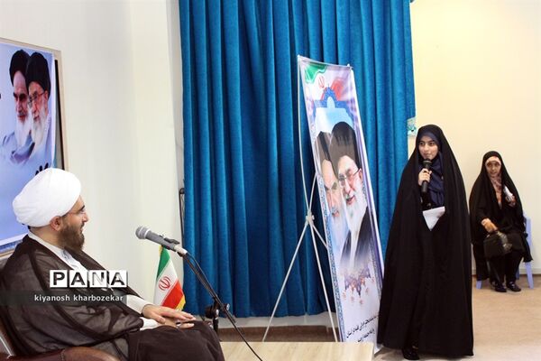 نشست مسئولین و اعضای انجمن های اسلامی دانش آموزان آذربایجان غربی با نماینده مقام معظم رهبری