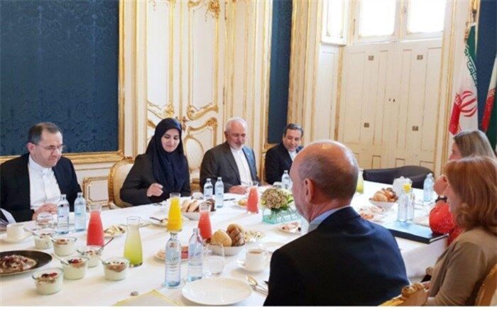 ظریف، موگرینی و جنیدی صبحانه کاری خوردند + تصویر