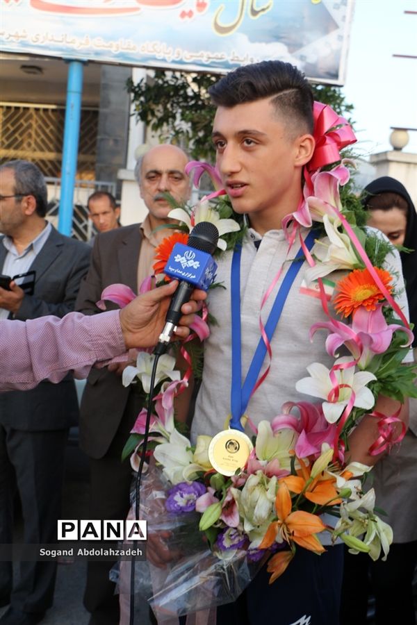 استقبال از دو کاراته‌کار دانش‌آموز در جویبار