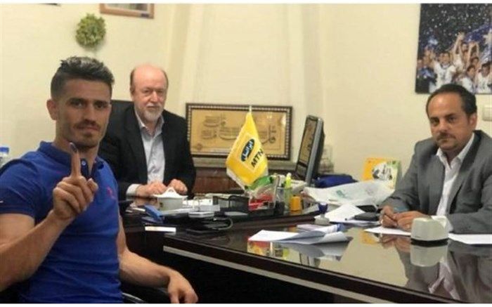 وریا غفوری با استقلال تمدید کرد