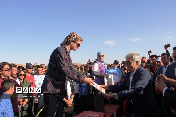 تجلیل از نفرات برتر مسابقات  بین المللی پاراگلایدر سیلوانا در آذربایجان غربی